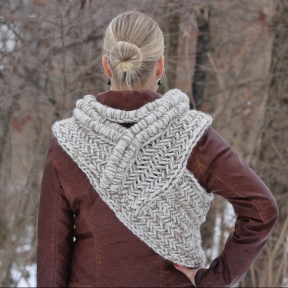 Katniss Everdeen “Catching Fire” grey knit hunting cowl in marble grey - Picture 8 of 8